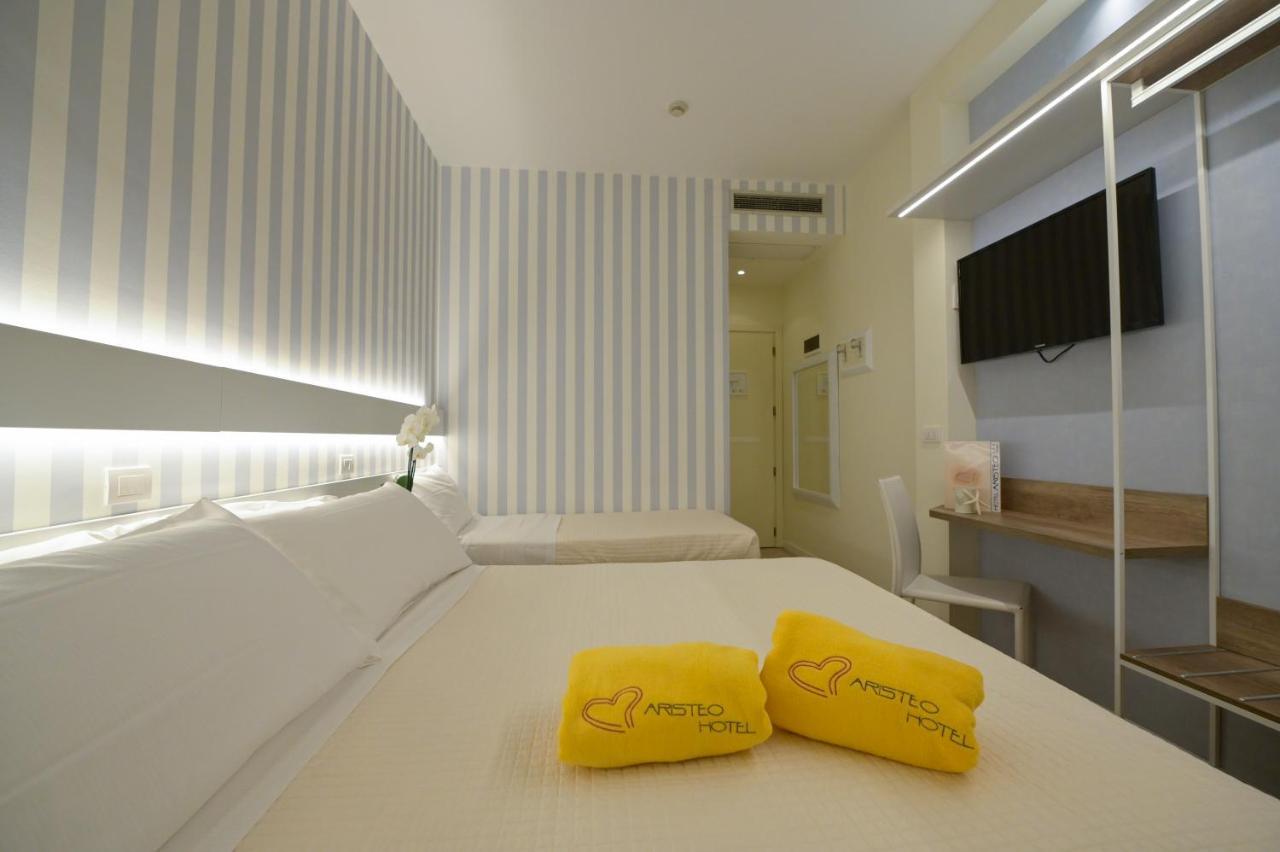 Riviera Room Lateral Sea View